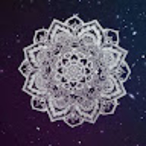 Profile Picture of Mariana Paulo (@marianaspaulo94) on Poshmark