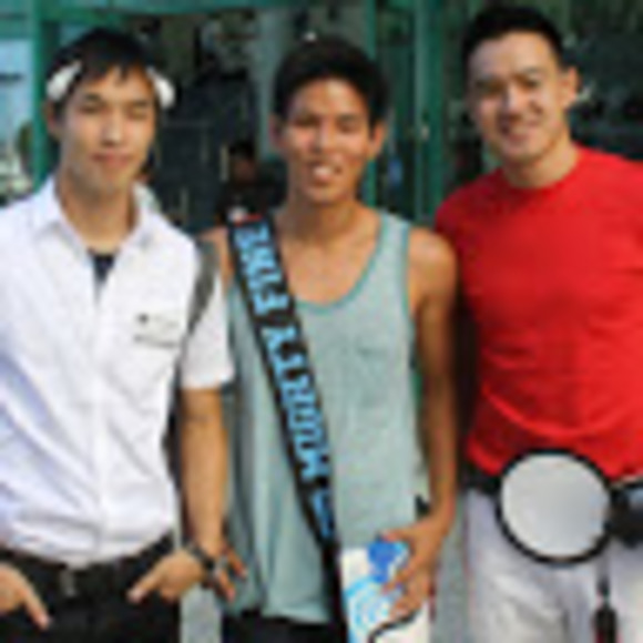 Profile Picture of Vincent Lu (@beeeeence) on Poshmark