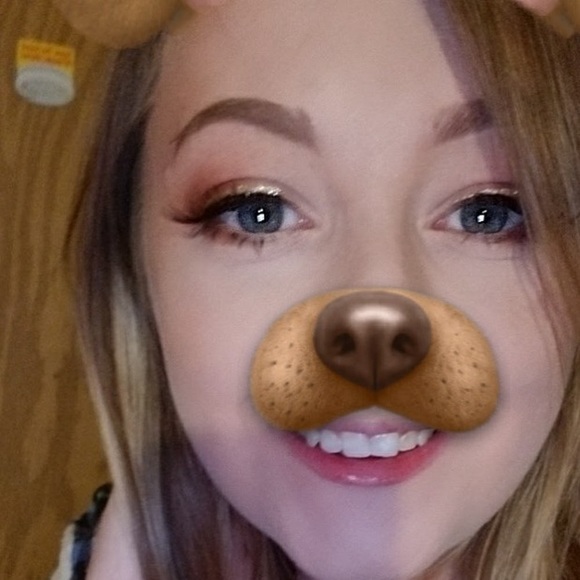 Profile Picture of Brittany Hyde (@bhyde565) on Poshmark
