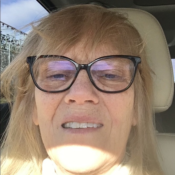 Profile Picture of Janet Samples (@janet_samples) on Poshmark