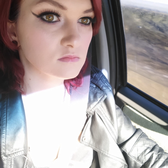 Profile Picture of Amanda Asbell (@amanda9419) on Poshmark