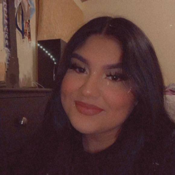 Profile Picture of Karely Ramirez (@karelyramirez1) on Poshmark