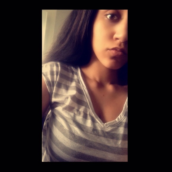 Profile Picture of Mariana Connelly (@mari4243) on Poshmark