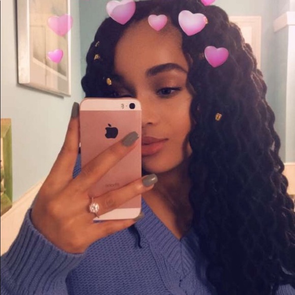 Profile Picture of Neika Christalin (@nchristalin) on Poshmark