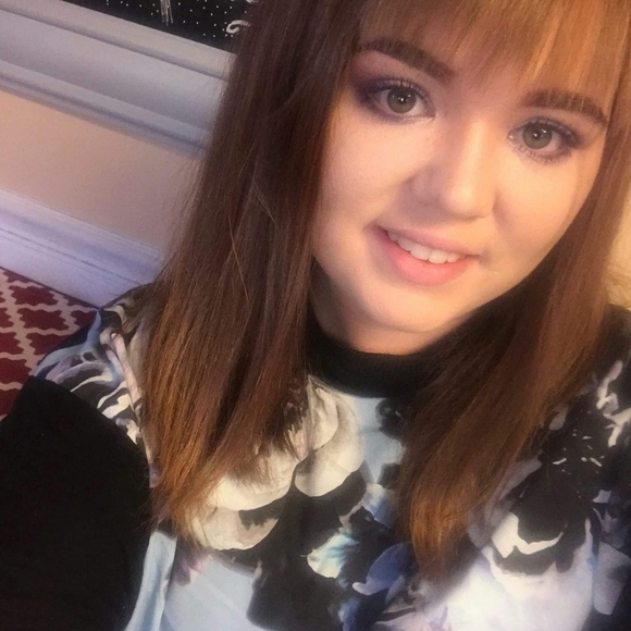 Profile Picture of Sarah Kallgren (@kallgren98) on Poshmark