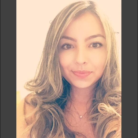 Profile Picture of Paula Cardenas (@paucdrs09) on Poshmark