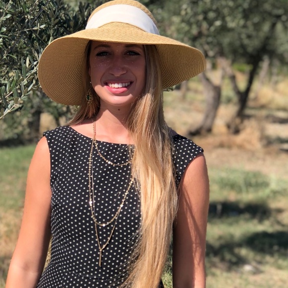 Profile Picture of Gabrielle Downey (@buonostile) on Poshmark