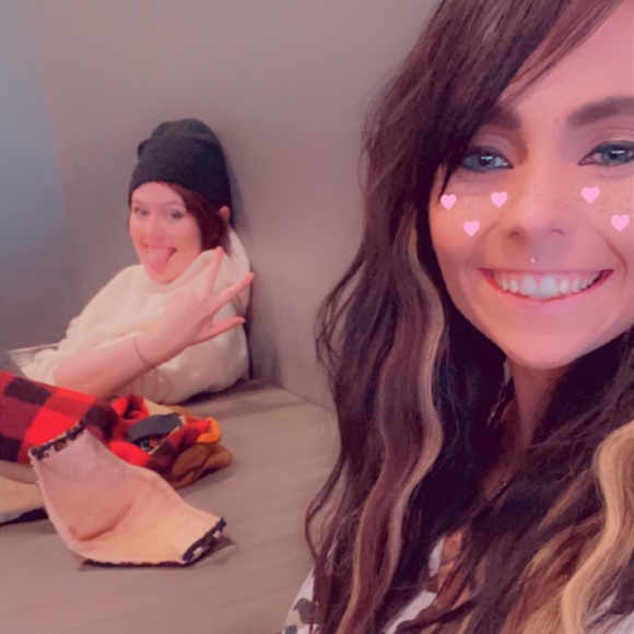 Profile Picture of Danielle Hines (@daniellehine259) on Poshmark