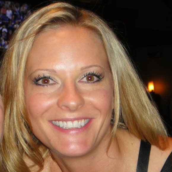 Profile Picture of Georgette Retzer (@georgetter) on Poshmark