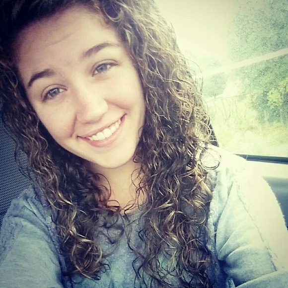 Profile Picture of Candace Keller (@candacejkeller) on Poshmark