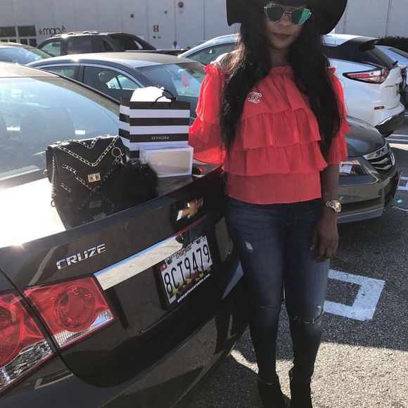 Profile Picture of Evia Kalala (@eviakalala) on Poshmark