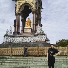 Profile Picture of Taylor Walworth (@damewalworth) on Tiktok