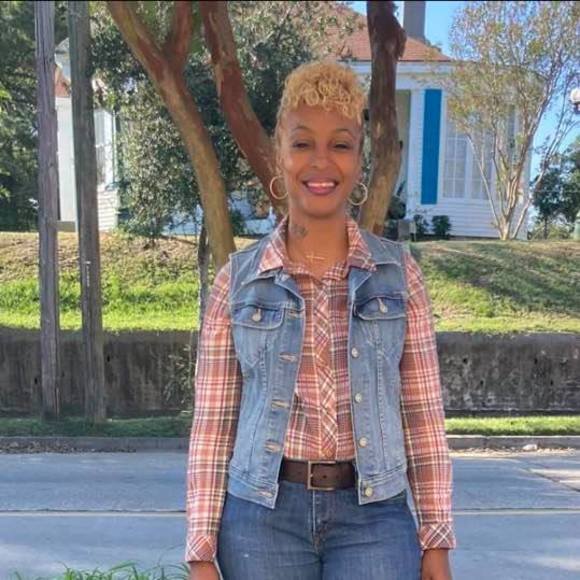 Profile Picture of Doris Jackson (@dorisjackson512) on Poshmark