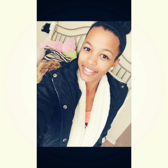 Profile Picture of Joyce Jones (@joycejones) on Poshmark