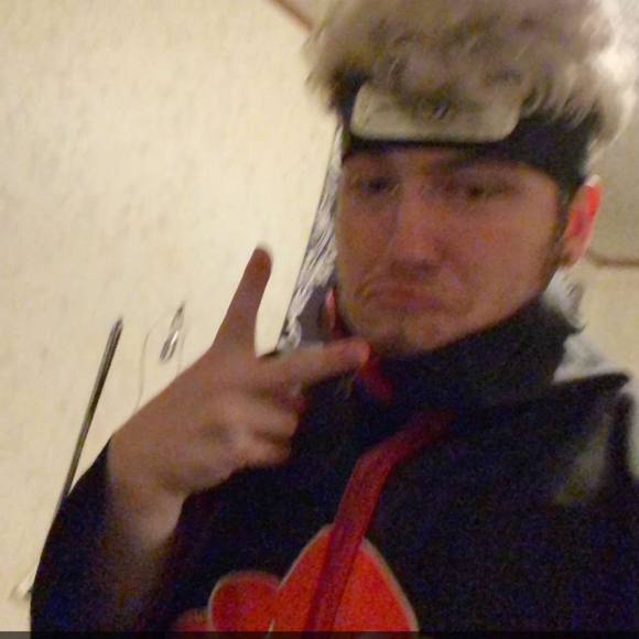 Profile Picture of Daniel Wise (@timehasnoframe) on Poshmark