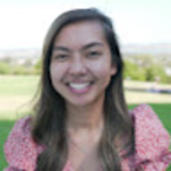 Profile Picture of Krizelle Magdirila (@krizzzzy) on Poshmark
