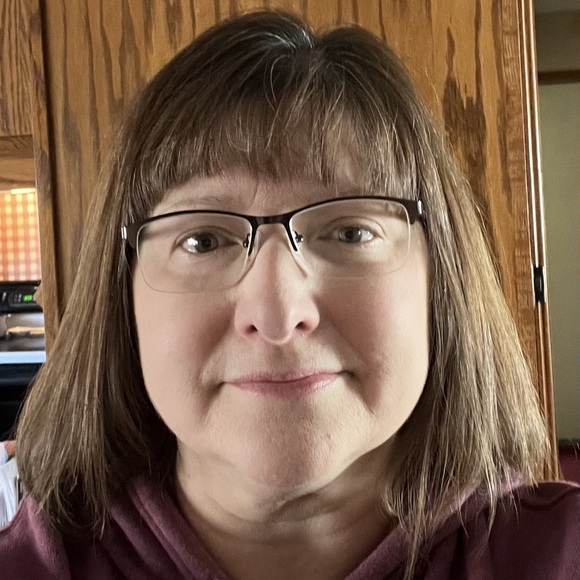 Profile Picture of Michelle Kinkelaar (@m_kinkelaar) on Poshmark