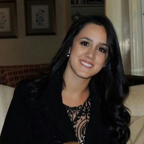 Profile Picture of Fernanda Barbella (@fernandabarbell) on Poshmark