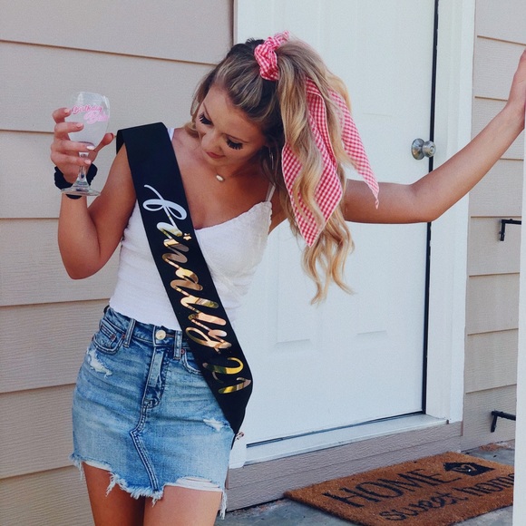 Profile Picture of Taylor Colbert (@taylorcolbert28) on Poshmark