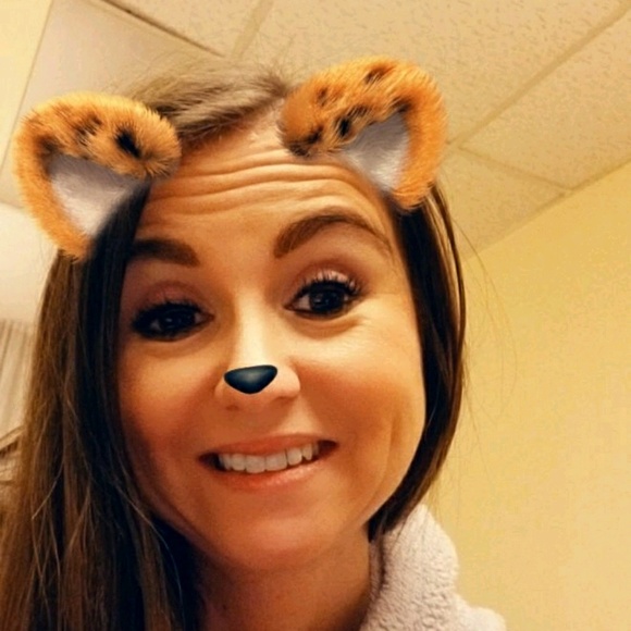 Profile Picture of Kristian Hennick (@kmp172) on Poshmark