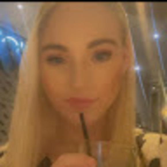 Fayze Hodge - Poshmark Profile Picture of Fayze Hodge (@fayzehodge) on Poshmark