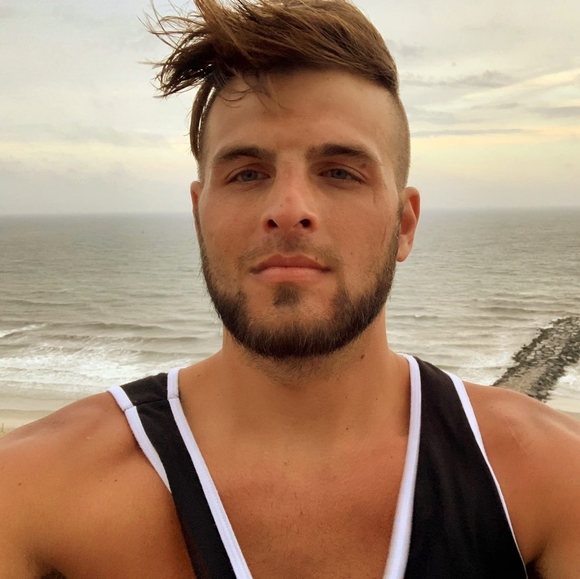 Profile Picture of Franklin Camerlengo (@fpc102489) on Poshmark