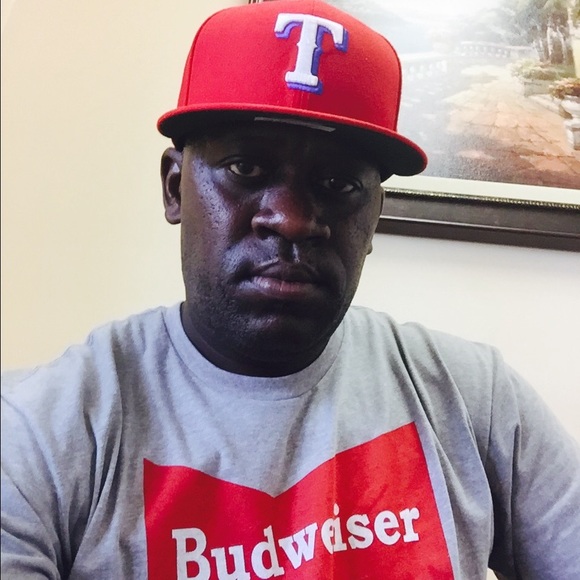 Profile Picture of Darrell Henry (@moobeeks72) on Poshmark