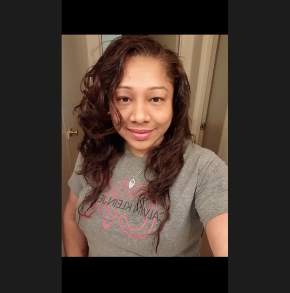 Profile Picture of Flores Flores (@floresroses75) on Poshmark