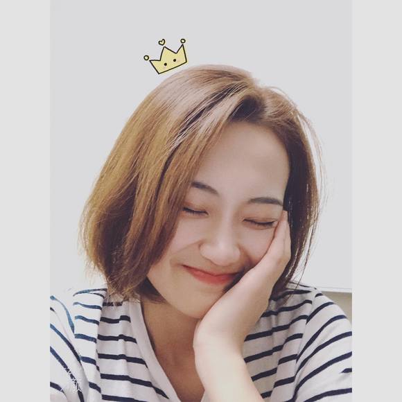 Profile Picture of Mandy Zhao (@1693152008) on Poshmark