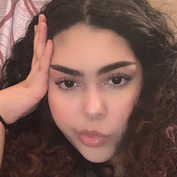 Profile Picture of Kelli Lindsley (@kaylindsley) on Poshmark