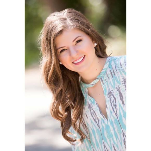 Profile Picture of Gabby Gondolfi (@cutie_gabby2) on Poshmark