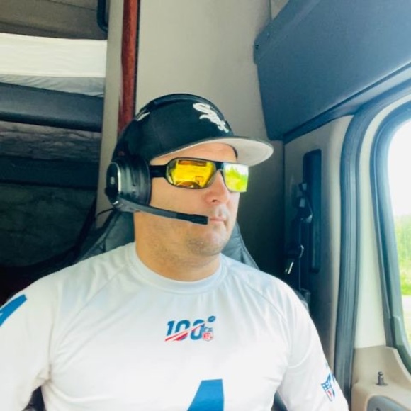 Profile Picture of William Arcaya (@arcaya13) on Poshmark