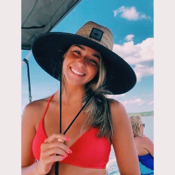 Profile Picture of Olivia Tomayko (@otomayko) on Poshmark