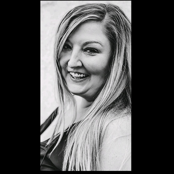 Profile Picture of Shannon Nordman (@shannon012384) on Poshmark