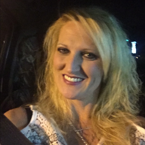 Profile Picture of Debbie Wilson (@debbwilson) on Poshmark