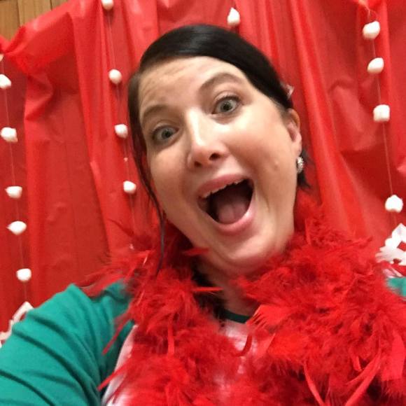 Profile Picture of Amanda Magonigal (@amagonigal) on Poshmark