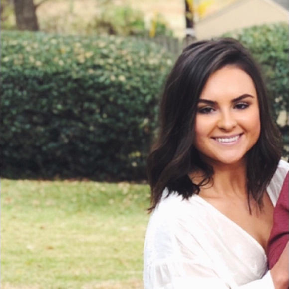 Profile Picture of Nicole Turner (@nicole_e_turner) on Poshmark