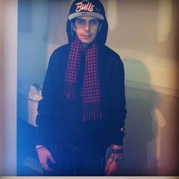 Profile Picture of Jason Vecchione (@zemoner1) on Poshmark