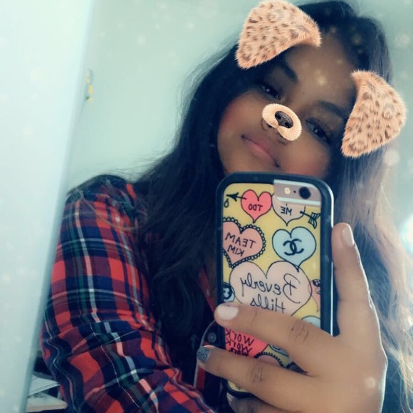 Profile Picture of Babetta Aguirre (@babextta) on Poshmark