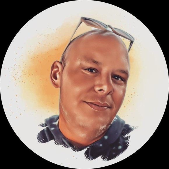 Profile Picture of Michael Grote (@mykeyg84) on Poshmark