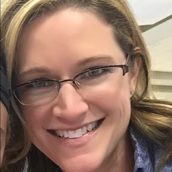 Profile Picture of Brooke Schesser (@bschesser) on Poshmark