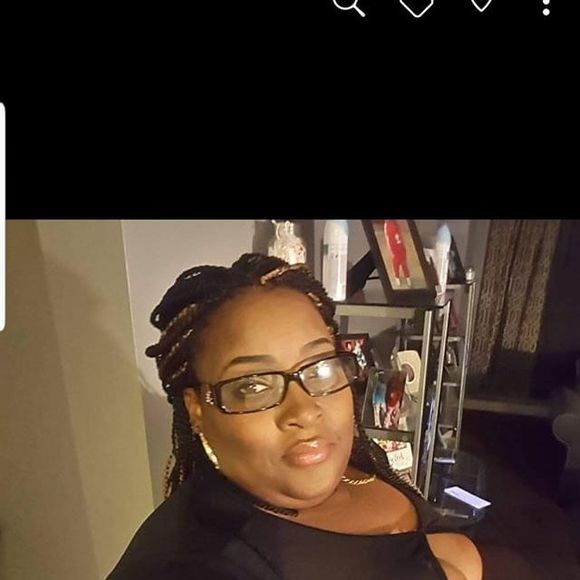 Profile Picture of Danielle Dobbins (@ddobbins37) on Poshmark