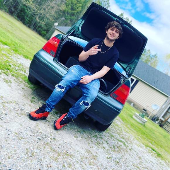 Profile Picture of Matthew Heckener (@matthewheckener) on Poshmark