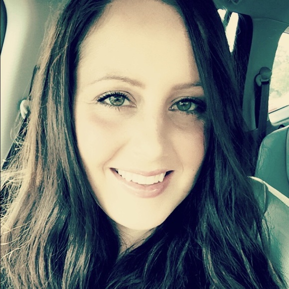 Profile Picture of Andrea Kinard (@dreakinard) on Poshmark