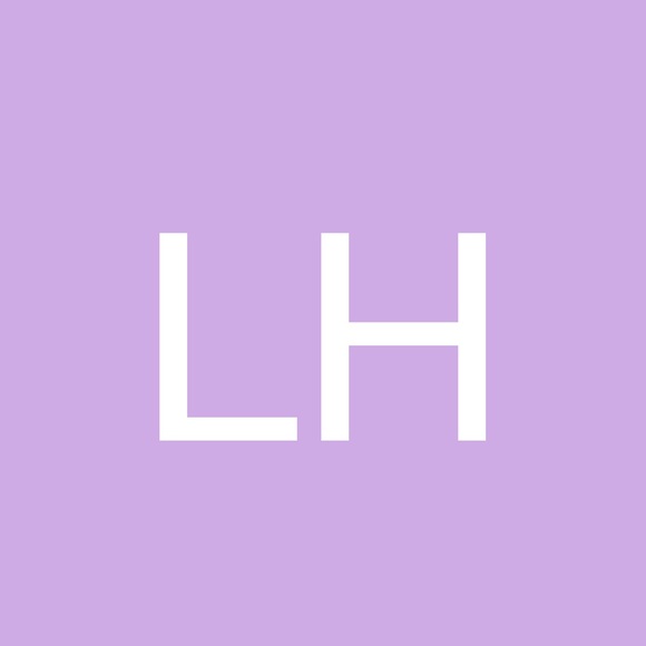 Profile Picture of Lara Hanna (@larahanna707) on Poshmark