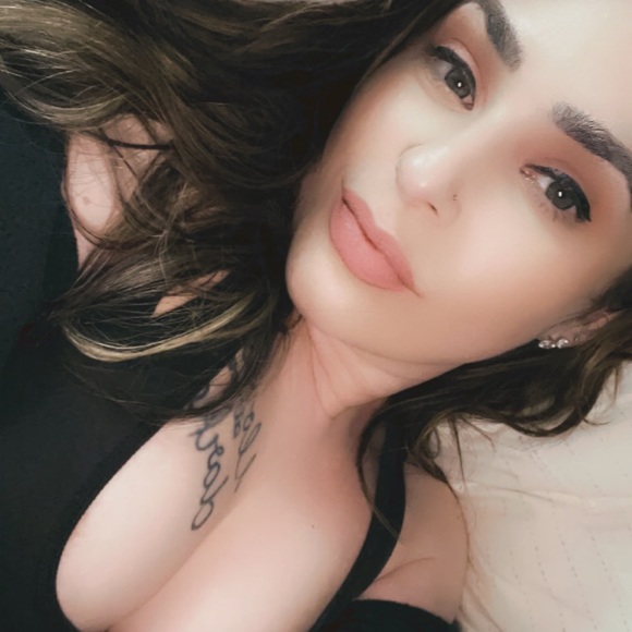 Profile Picture of Jennifer Taskey (@jentaskey) on Poshmark