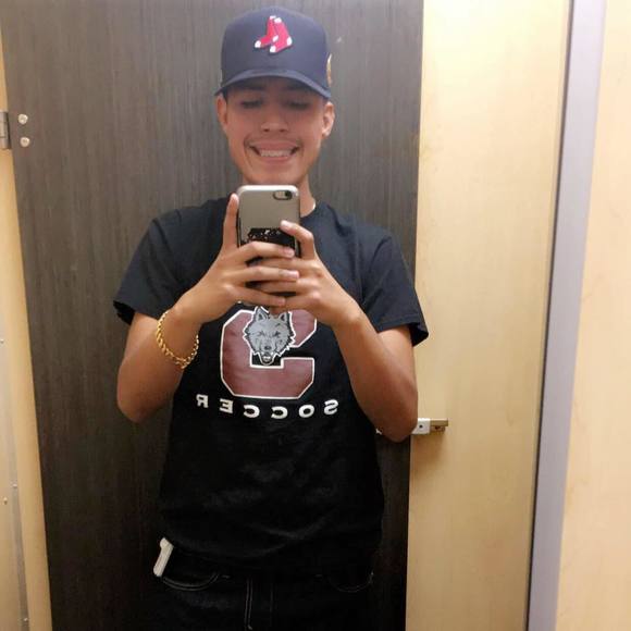 Profile Picture of Ariel Castaneda (@arielchanocua) on Poshmark