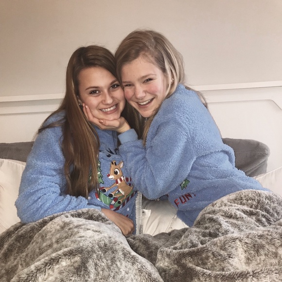 Profile Picture of Abbey Burton (@abbeyburton) on Poshmark