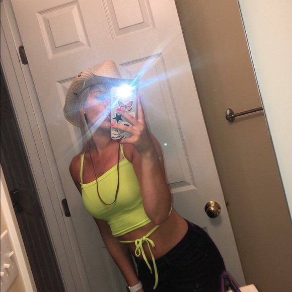 Profile Picture of Brianna Bieze (@dance_bri) on Poshmark