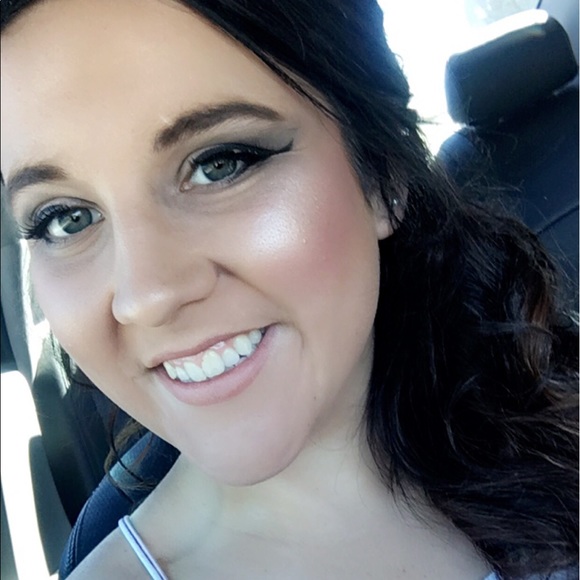 Profile Picture of Jordan Stuart (@jordanhope21) on Poshmark